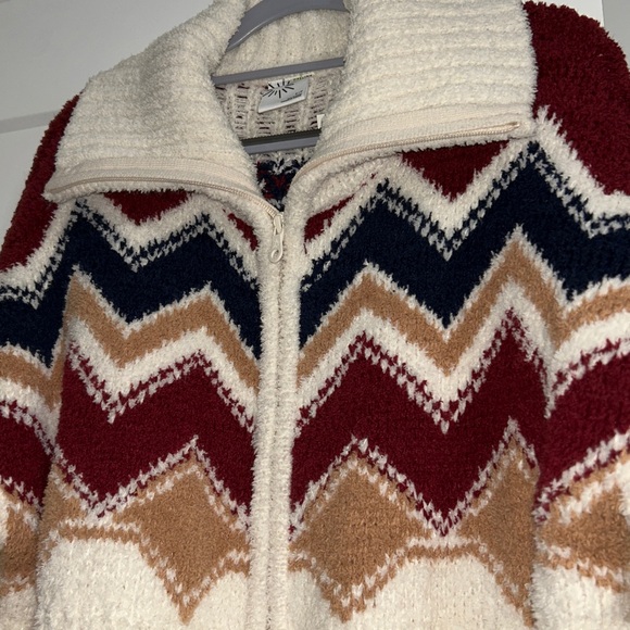 Chevron Patterned Cream Sweater - Picture 5 of 10